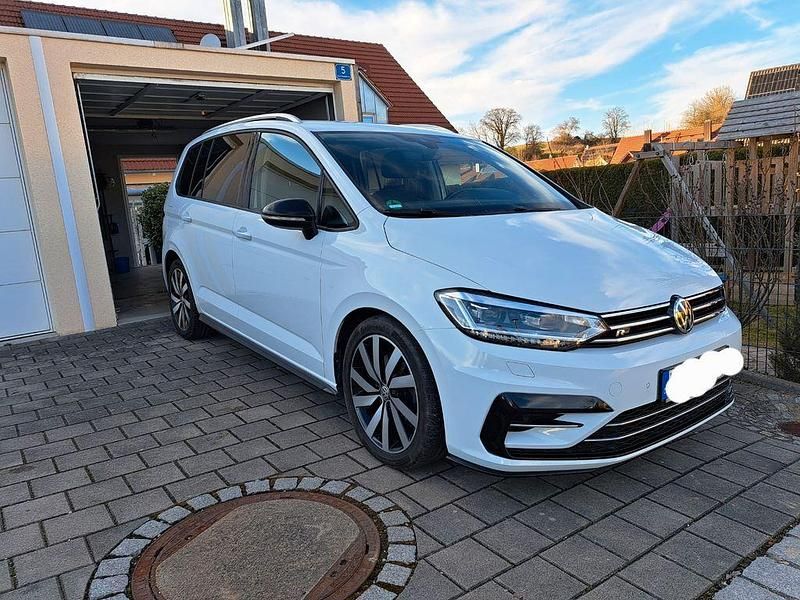 Weiß Gebraucht 2018 VW Touran Highline Van / Kleinbus | 20.999 € (Fairer Preis) - Bild 1/4