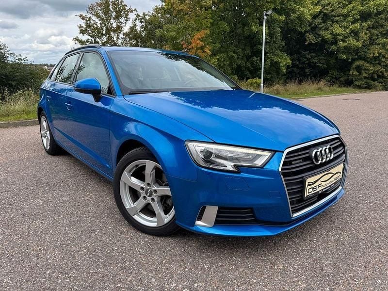 Blau Gebraucht 2018 Audi A3 Sport Limousine | 18.350 € (Superpreis) - Bild 1/4