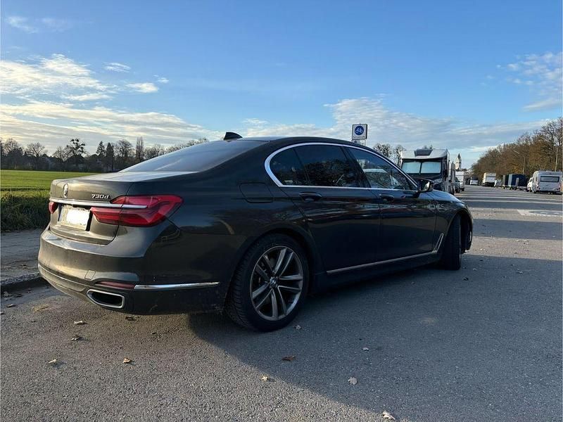 Gebraucht BMW 730 265 PS (194 kW) 2016 Braun Limousine