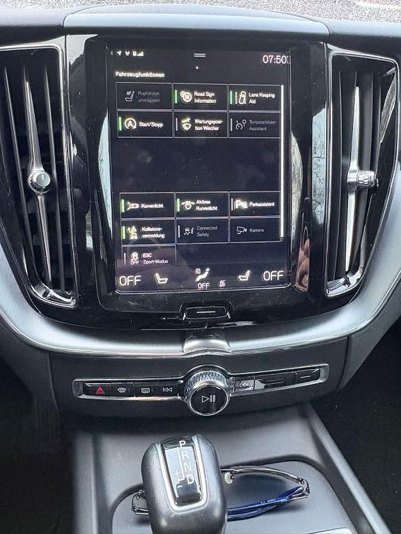 Gebraucht Volvo XC60 Momentum 235 PS (172 kW) 2019 Blau SUV