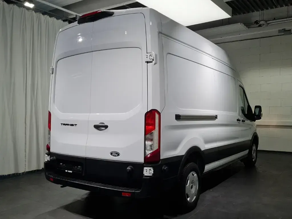 Gebraucht Ford Transit Trend 131 PS (96 kW) 2025 Weiß, frozen white Limousine