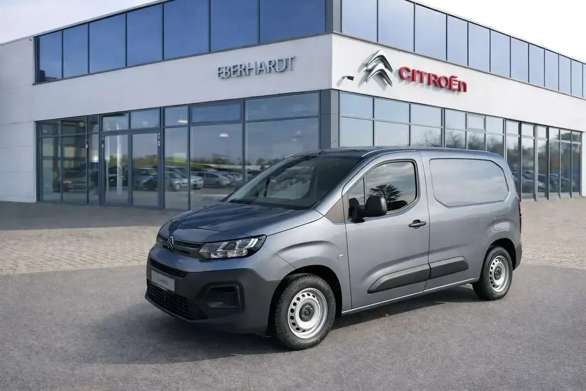 Neu Citroën Berlingo 102 PS (75 kW) 2025 Stahlgrau Van / Kleinbus