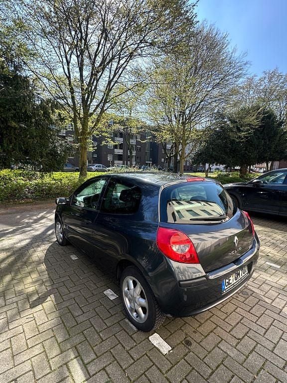 Gebraucht Renault Clio II 75 PS (55 kW) 2007 Schwarz Limousine