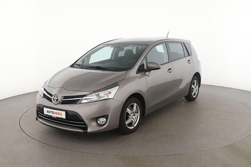 Braun Gebraucht 2015 Toyota Verso Skyview Edition Van / Kleinbus | 10.560 € (Fairer Preis) - Bild 1/3