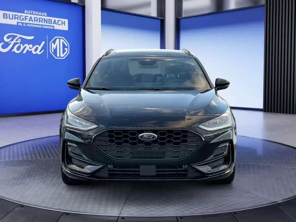 Neu Ford Focus ST-Line X 155 PS (114 kW) 2025 Schwarz Limousine