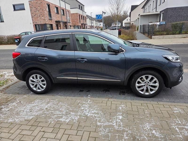 Grau Gebraucht 2018 Renault Kadjar Collection SUV | 12.000 € (Guter Preis) - Bild 1/4