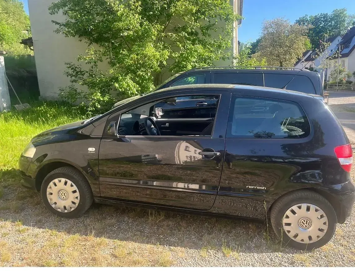 Gebraucht VW Fox 54 PS (39 kW) 2009 Schwarz Kleinwagen