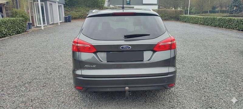 Gebraucht Ford Focus Titanium 120 PS (88 kW) 2016 Grau Kombi