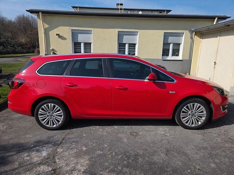 Gebraucht Opel Astra Exklusiv 170 PS (125 kW) 2014 Rot Limousine