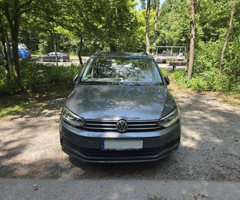 Grau Gebraucht 2019 VW Touran Comfortline Van / Kleinbus | 23.800 € (Superpreis) - Bild 1/2