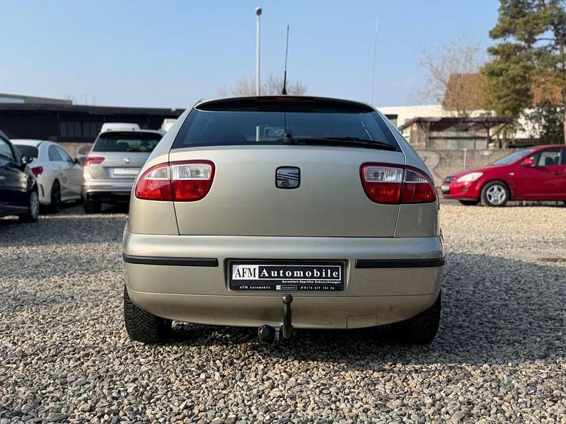 Second-hand Seat Leon 105 CP (77 kW) 2003 Auriu Hatchback