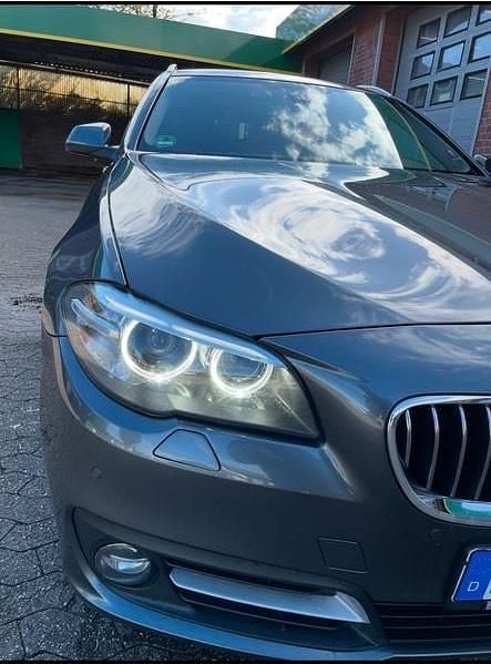 Grau Gebraucht 2016 BMW 520 Kombi | 12.850 € (Fairer Preis) - Bild 1/4