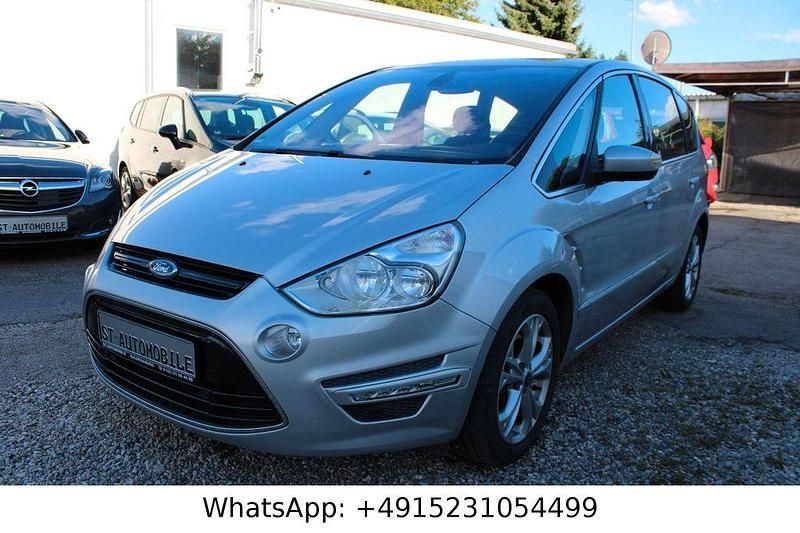 Silber Gebraucht 2011 Ford S-MAX Titanium Van / Kleinbus | 9.750 € (Etwas zu teuer) - Bild 1/4