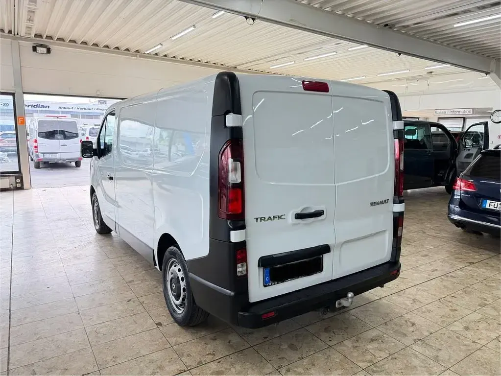 Gebraucht Renault Trafic 90 PS (66 kW) 2015 Gletscherweiss Van / Kleinbus