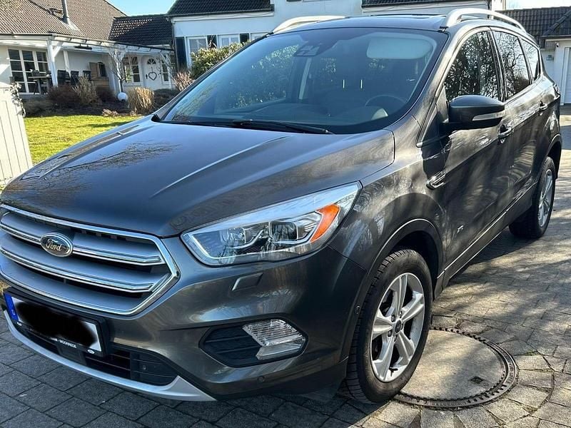 Usado Ford Kuga 179 HP (131 kW) 2017 Cinzento SUV