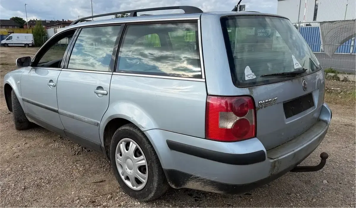 Second-hand VW Passat 131 CP (96 kW) 2002 Gri Break