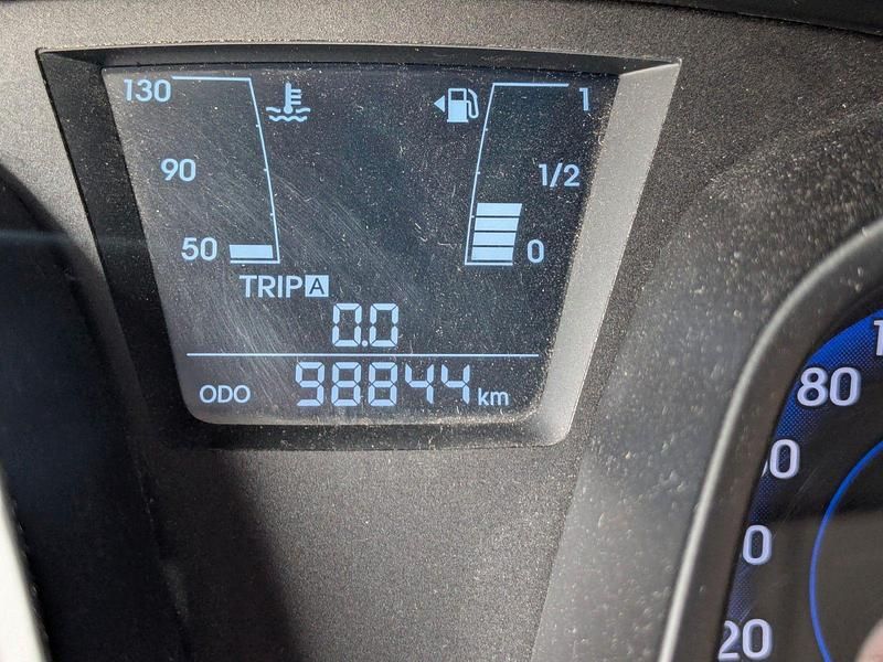 Gebraucht Hyundai ix20 90 PS (66 kW) 2012 Grau Kleinwagen