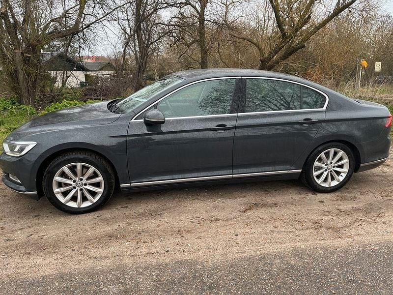 Second-hand VW Passat Highline 150 CP (110 kW) 2016 Gri Berlinǎ