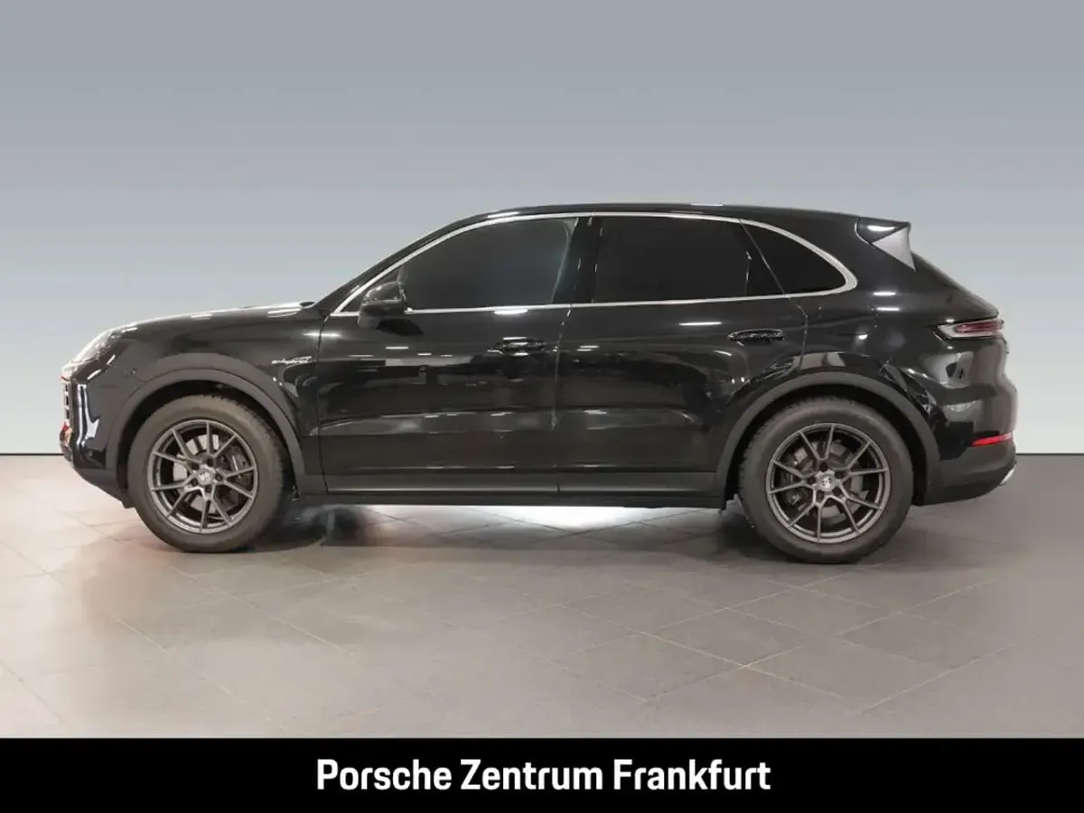Second-hand Porsche Cayenne 470 CP (345 kW) 2025 Negru SUV