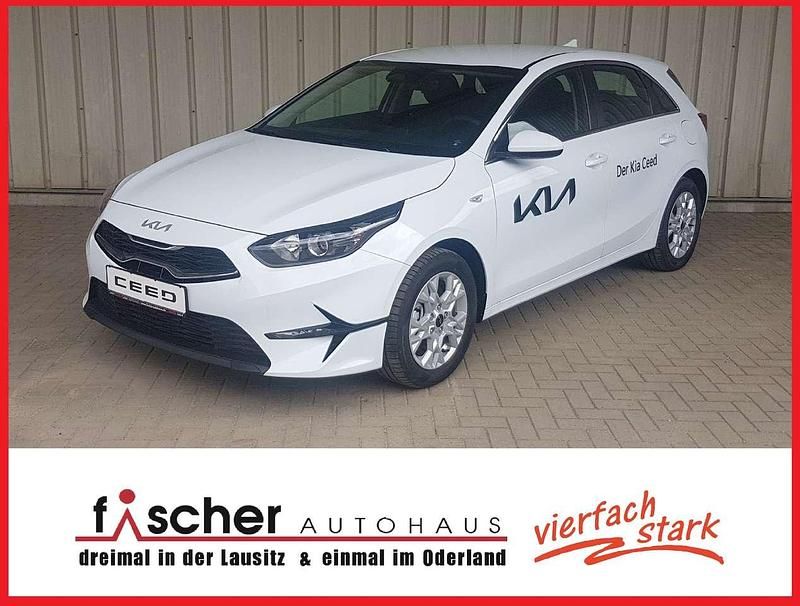 Carraraweiss Gebraucht 2024 Kia Ceed Vision Limousine | 19.000 € (Guter Preis) - Bild 1/4