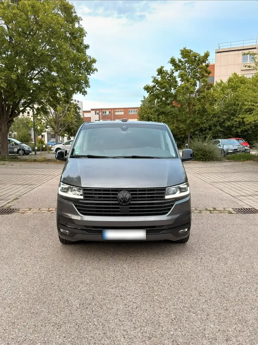 Gebraucht VW Multivan Highline 199 PS (146 kW) 2020 Grau Van / Kleinbus