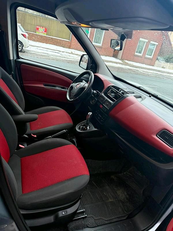 Gebraucht Fiat Doblò 90 PS (66 kW) 2012 Silber Van / Kleinbus