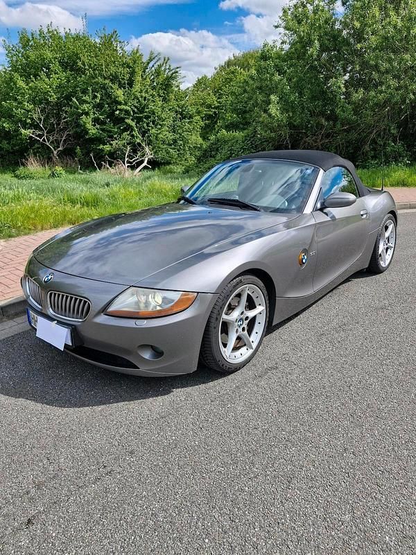 Grau Gebraucht 2003 BMW Z4 Cabrio | 8.000 € (Guter Preis) - Bild 1/4