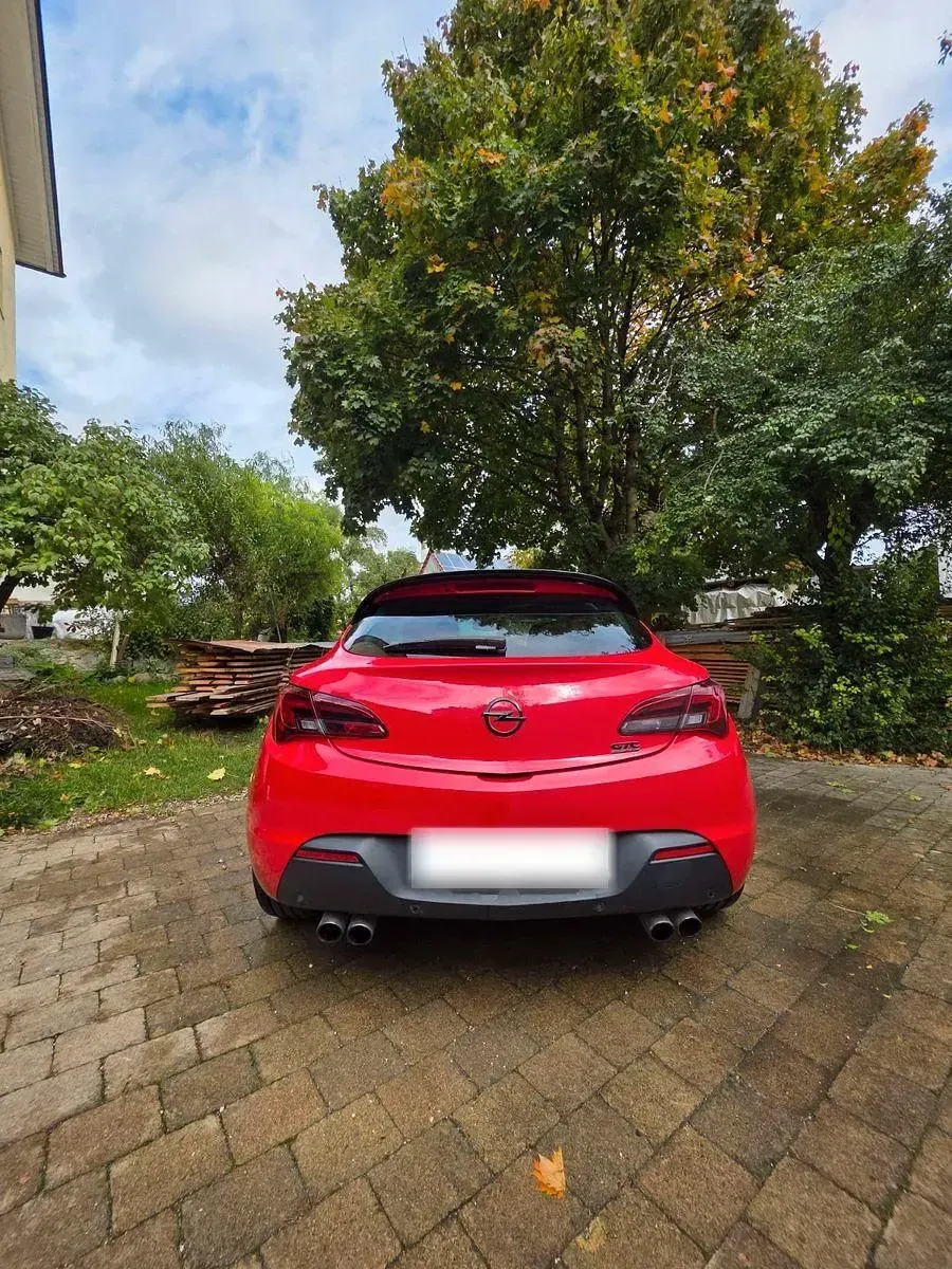 Gebraucht Opel Astra GTC 179 PS (131 kW) 2011 Rot Limousine