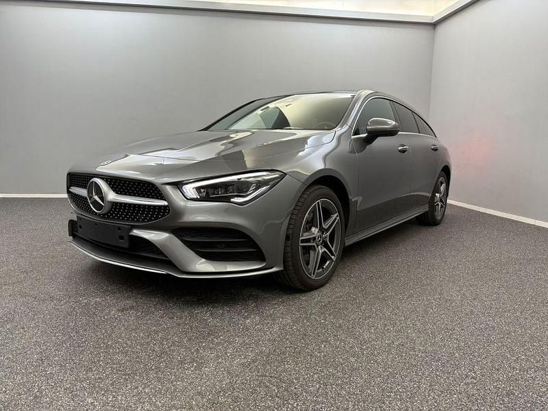 Grau Gebraucht 2022 Mercedes CLA250e Shooting Brake AMG line Kombi | 29.699 € (Fairer Preis) - Bild 1/4