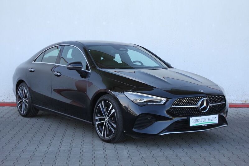 Kosmosschwarz metalliclack 191 Gebraucht 2024 Mercedes CLA180 Progressive Limousine | 31.790 € (Fairer Preis) - Bild 1/4