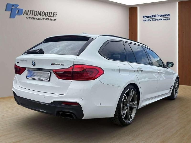 Gebraucht BMW 550 400 PS (294 kW) 2018 Alpinweiss iii Kombi
