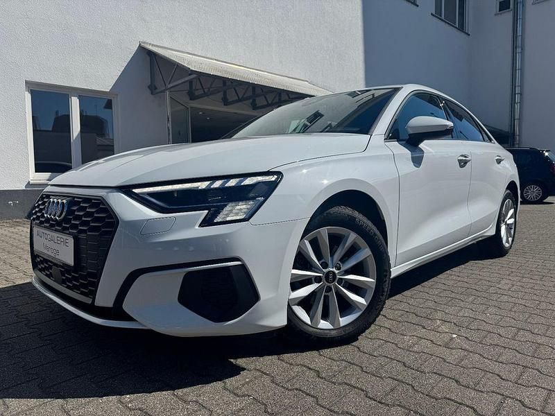 Gletscherweiß metallic Gebraucht 2021 Audi A3 Sport Limousine | 23.999 € (Fairer Preis) - Bild 1/4
