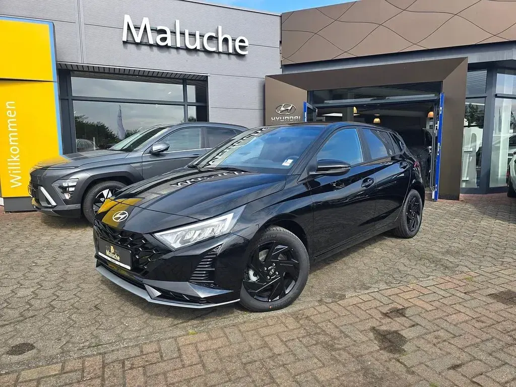 Neu Hyundai i20 Blackline 90 PS (66 kW) 2026 Schwarz Kleinwagen