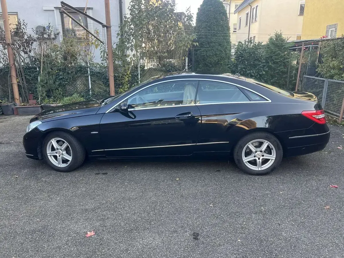 Gebraucht Mercedes E250 204 PS (150 kW) 2009 Schwarz Coupé