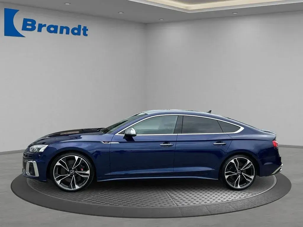 Gebraucht Audi S5 Sportback Ambiente 341 PS (250 kW) 2023 Navarrablau metallic (metallic) Kleinwagen