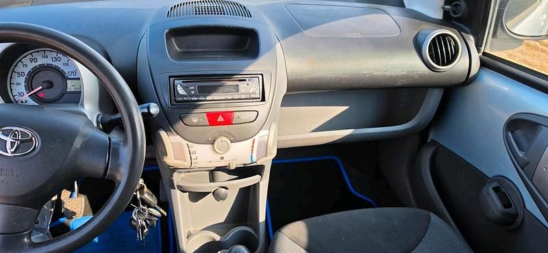 Gebraucht Toyota Aygo 67 PS (49 kW) 2006 Grau Kleinwagen