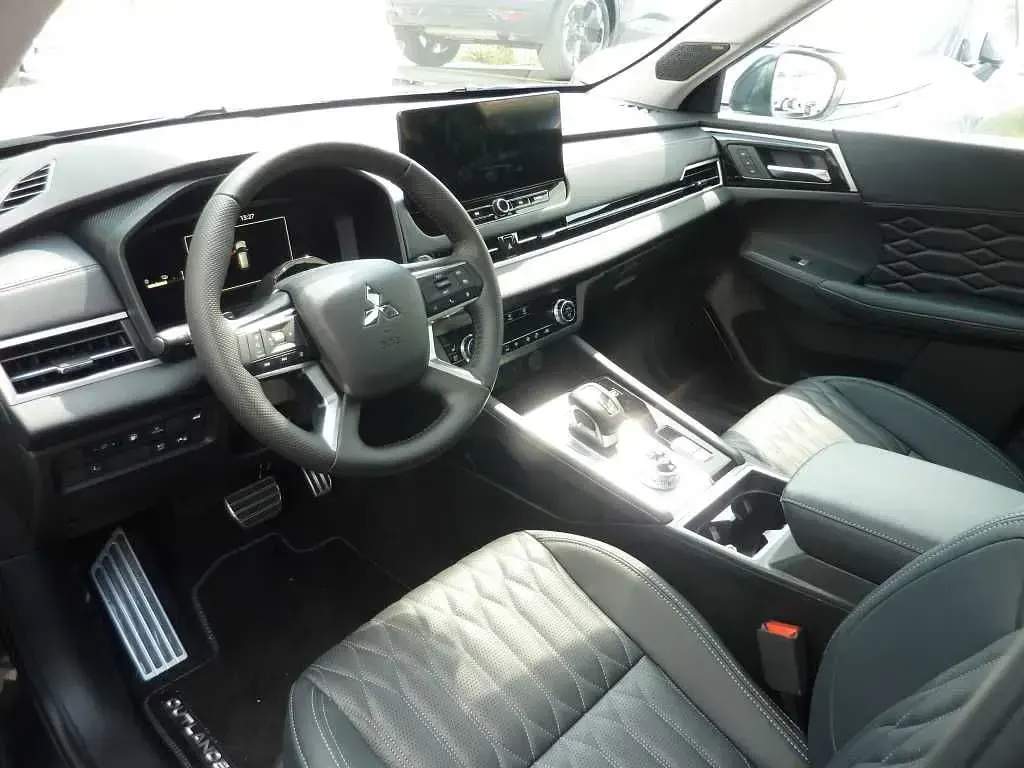 Gebraucht Mitsubishi Outlander P-HEV Top 306 PS (225 kW) 2024 Grau SUV