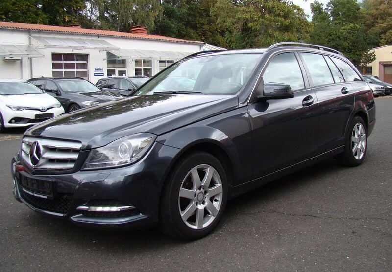 Grau Gebraucht 2013 Mercedes C220 Limousine | 8.700 € (Fairer Preis) - Bild 1/4