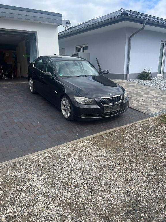 Schwarz Gebraucht 2007 BMW 330 Sport Line Limousine | 4.900 € (Superpreis) - Bild 1/4
