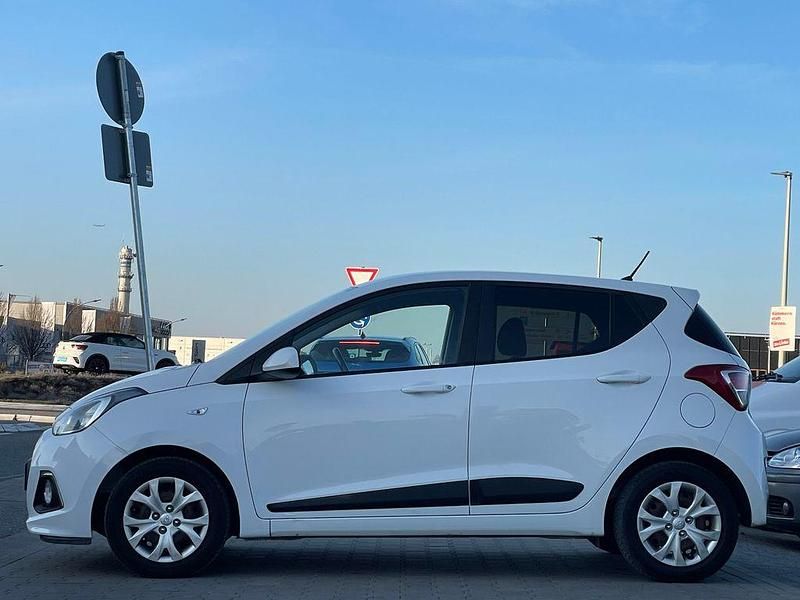 Gebraucht Hyundai i10 67 PS (49 kW) 2016 Weiß Kleinwagen