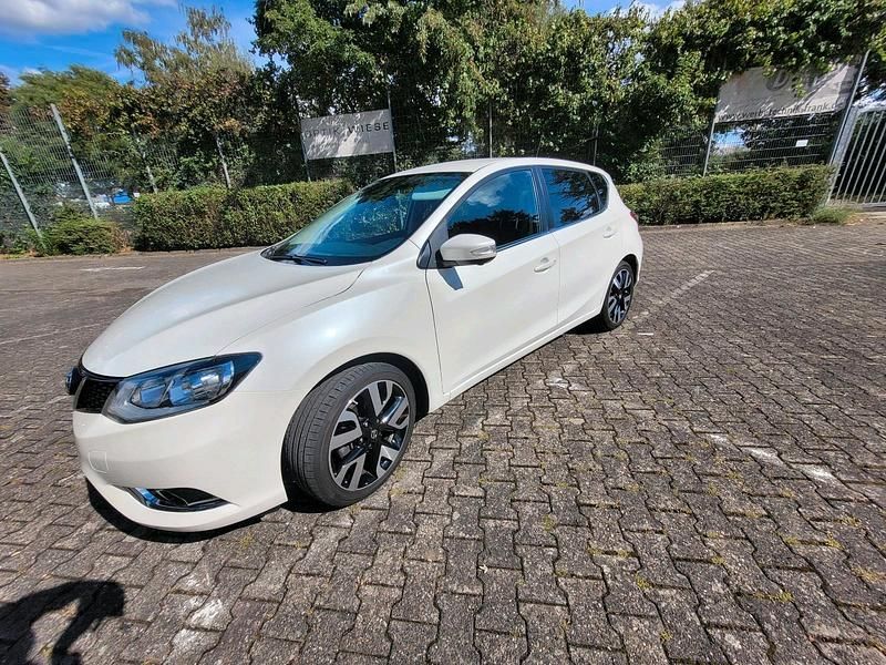 Weiß Gebraucht 2017 Nissan Pulsar Tekna Limousine | 8.000 € (Guter Preis) - Bild 1/4