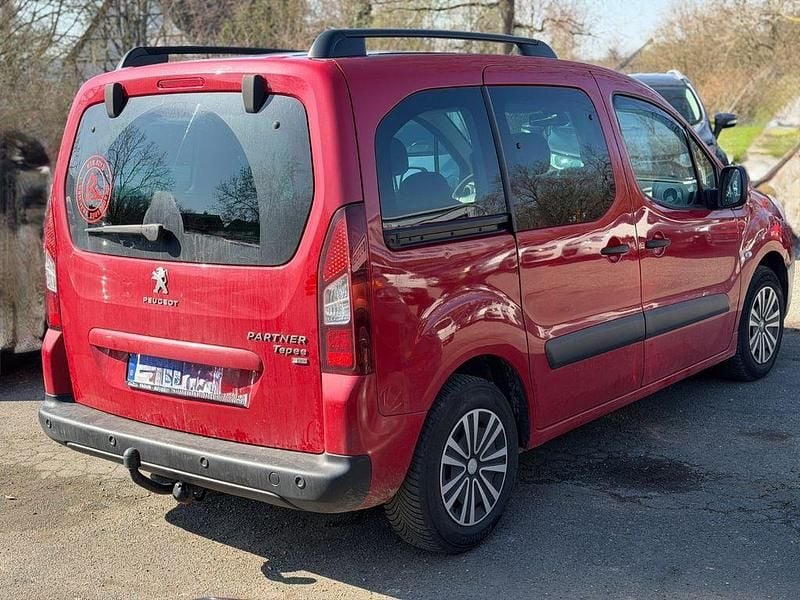 Gebraucht Peugeot TePee Active 92 PS (67 kW) 2014 Rot Van / Kleinbus