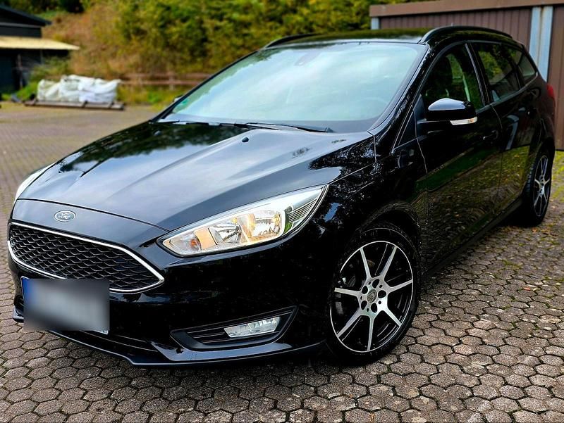 Schwarz Gebraucht 2015 Ford Focus Kombi | 4.570 € (Fairer Preis) - Bild 1/4