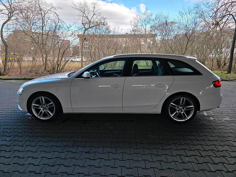 Gebraucht Audi A4 150 PS (110 kW) 2015 Weiß Kombi