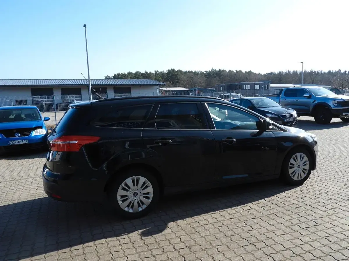 Gebraucht Ford Focus Business Edition 125 PS (91 kW) 2016 Schwarz Limousine
