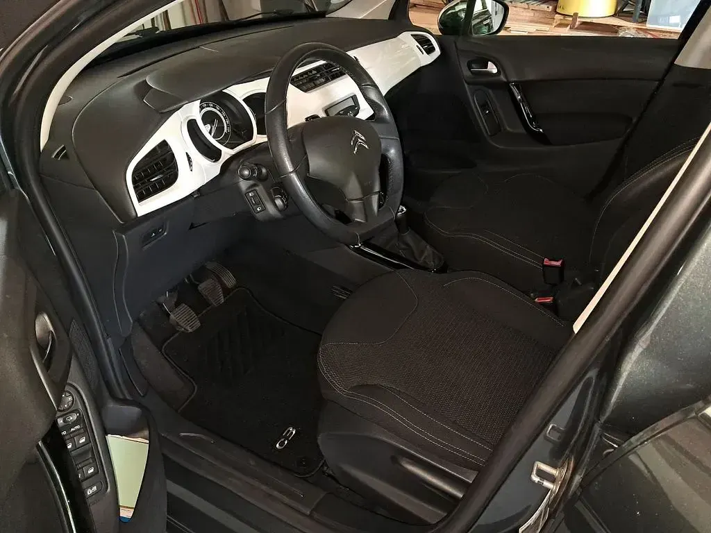 Gebraucht Citroën C3 SELECTION 92 PS (67 kW) 2013 Grau Limousine