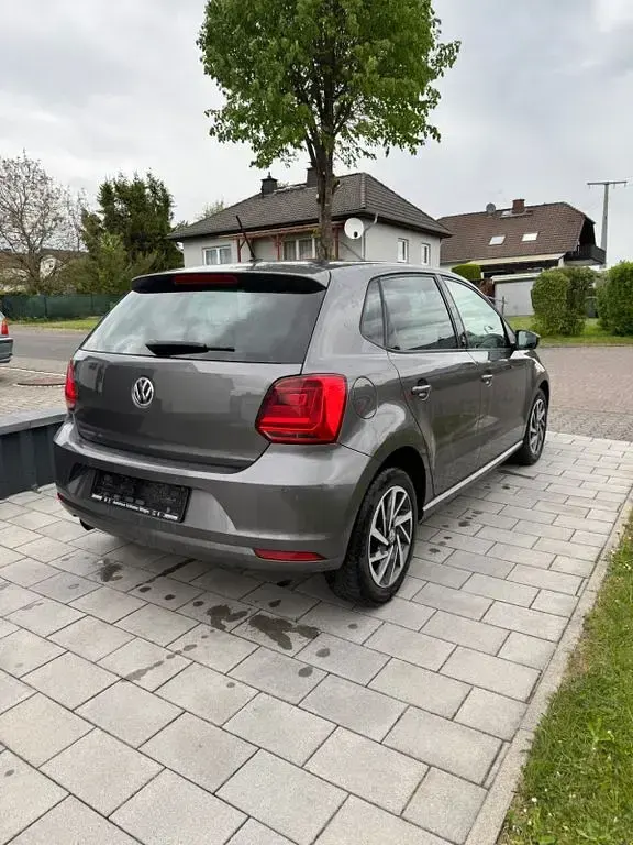 Używany VW Polo 90 KM (66 kW) 2017 Szary Sedan/Limuzyna