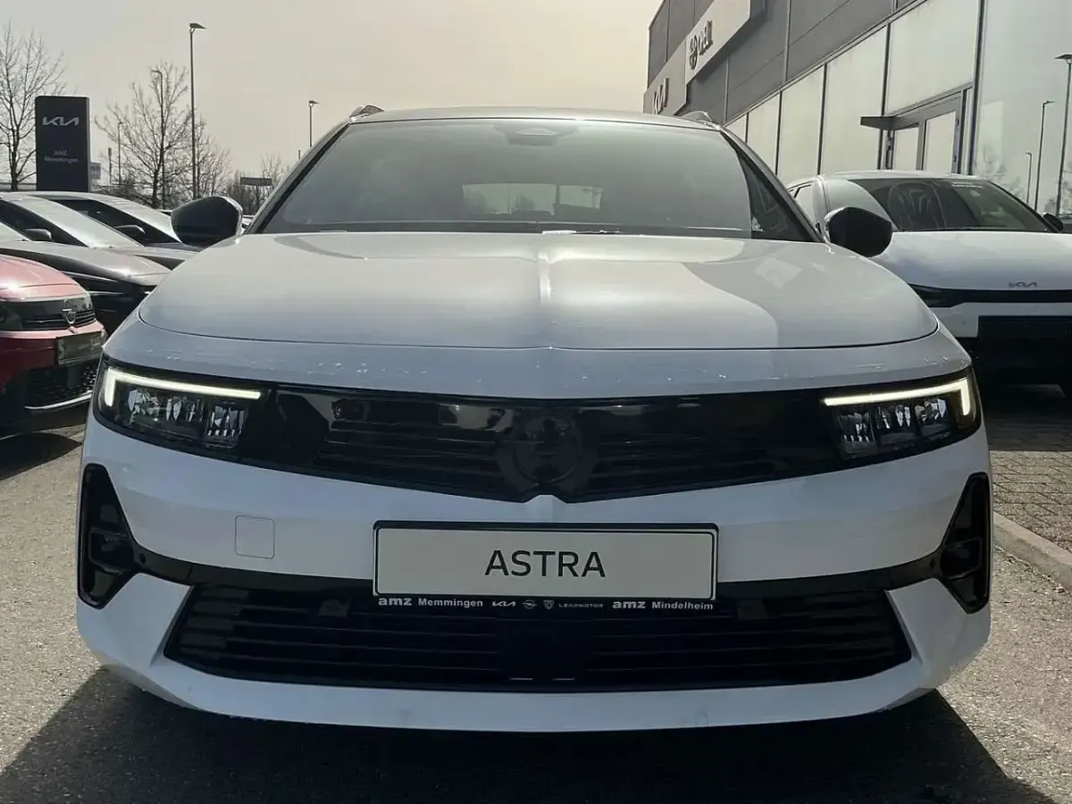 Neu Opel Astra 131 PS (96 kW) 2025 Arktis weiß Kombi