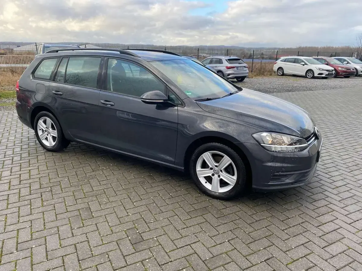 Gebraucht VW Golf VII Trendline 116 PS (85 kW) 2019 Uranograu Kombi