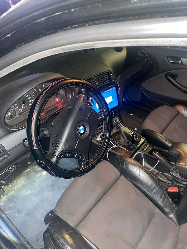 Gebraucht BMW 318 116 PS (85 kW) 2005 Schwarz Kombi